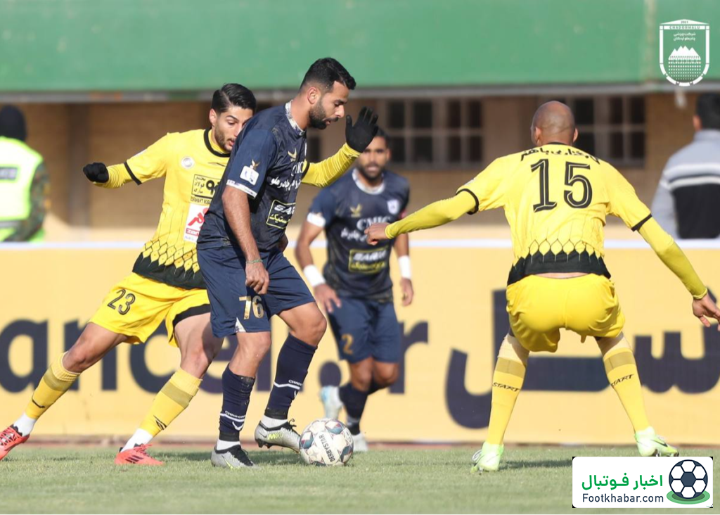 گزارش زنده: چادرملو 0 – سپاهان 0