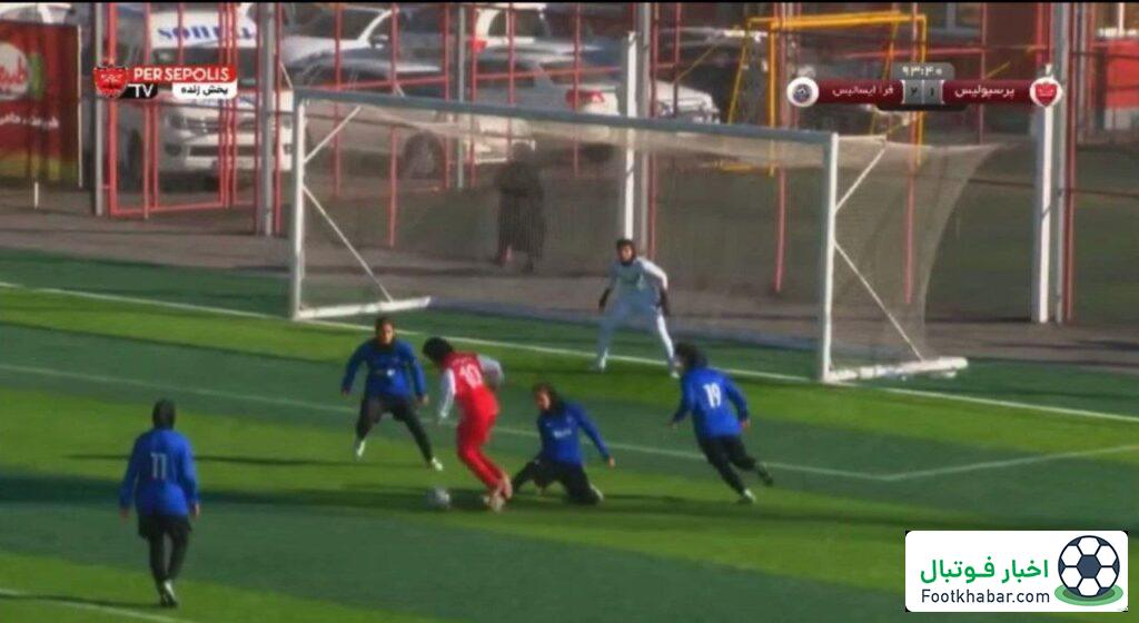 زنان پرسپولیس هم به داوری معترض شدند