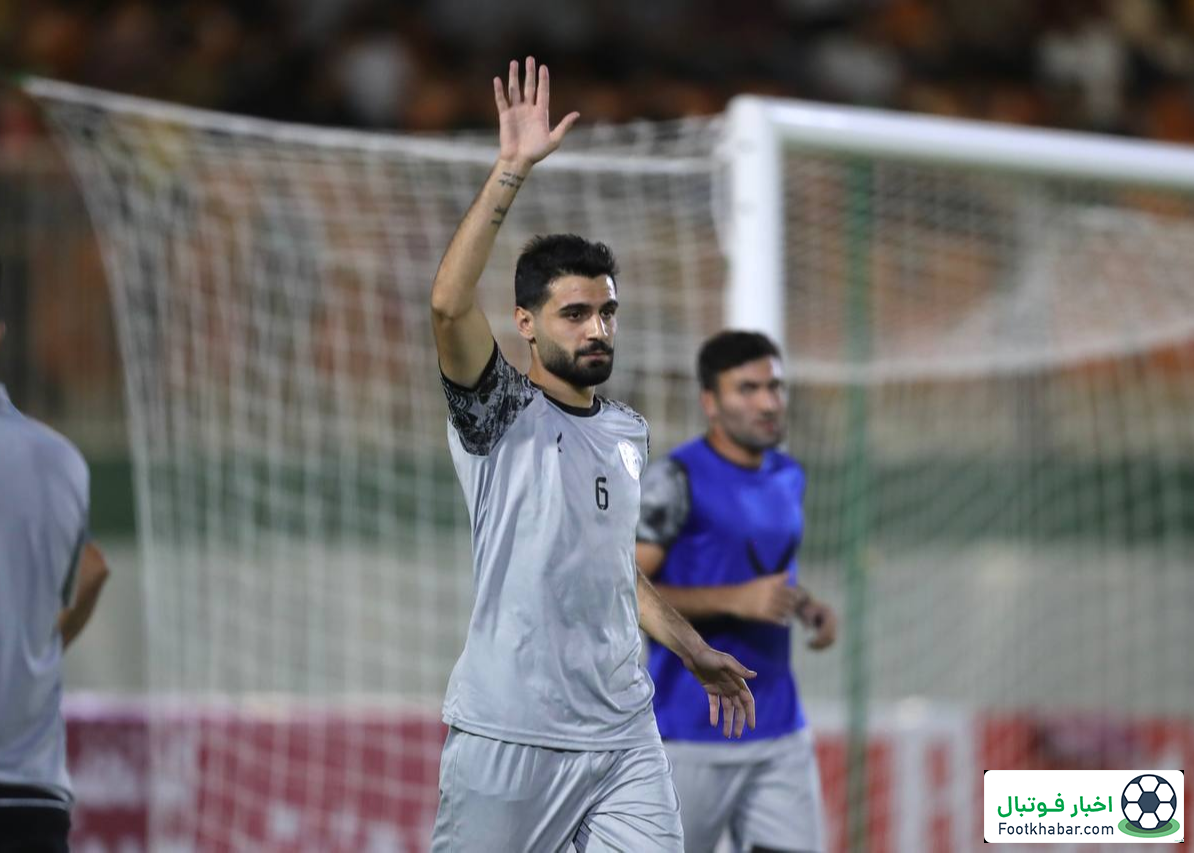 طاهران: چنین بازیکن بی‌ادبی در سپاهان بعید است!