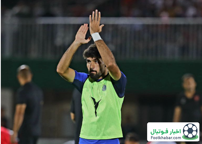 مدافع استقلال با لبخند در قرارداد جدید (عکس)