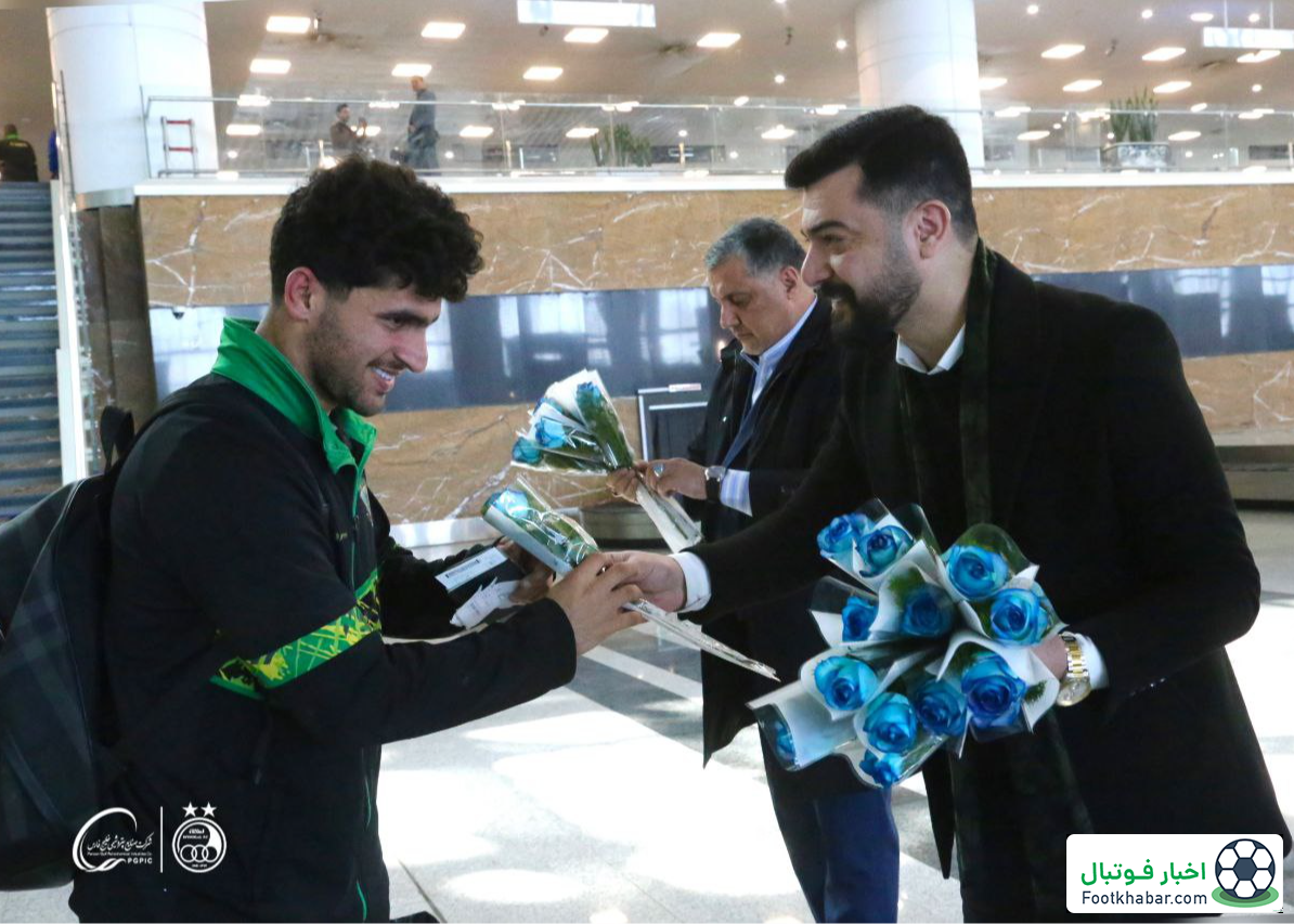 استقبال رسمی استقلال از الشرطه با گلهای آبی