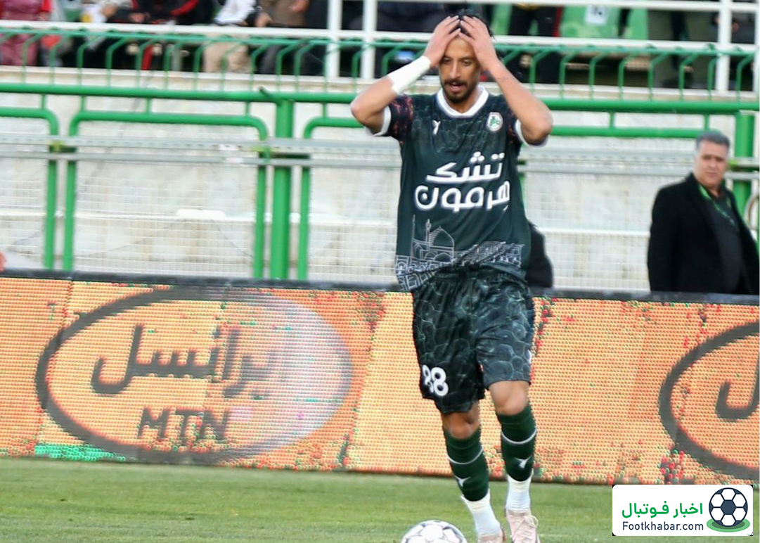 ذوب آهن با دو خطا مقابل پرسپولیس ۱۰ نفره شد!