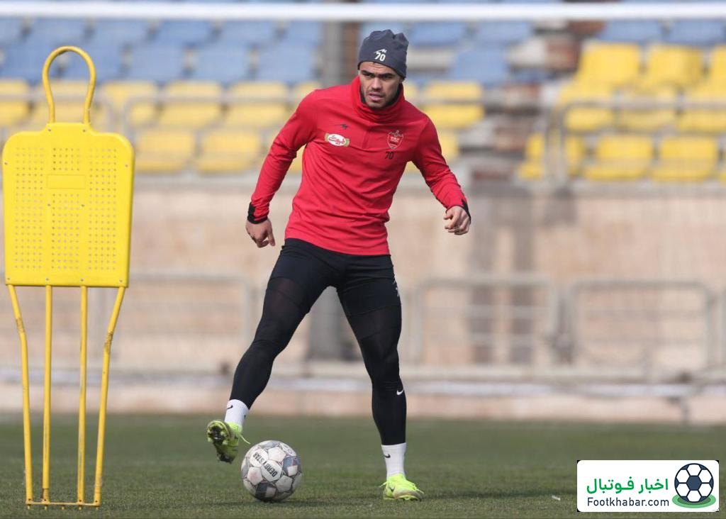 چوب جادوی پرسپولیس در دست اورونوف