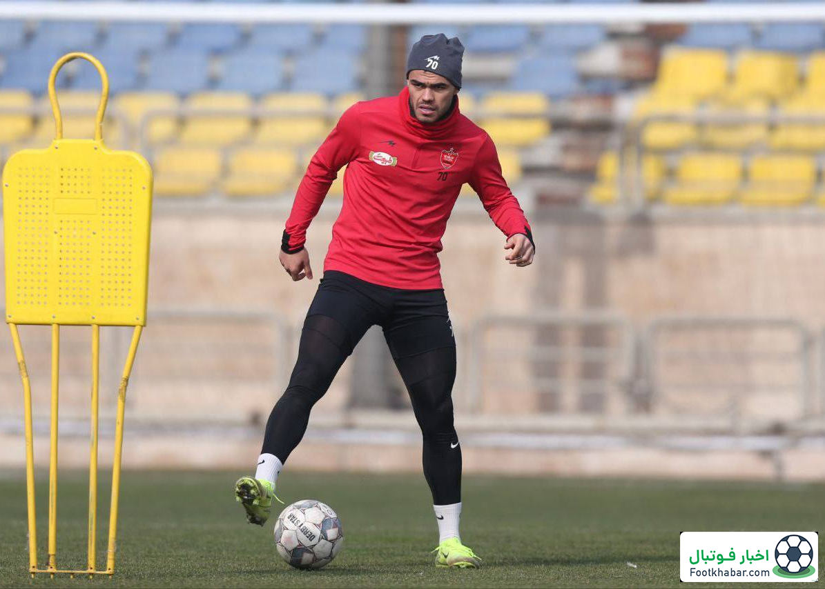 چوب جادوی پرسپولیس در دست اورونوف