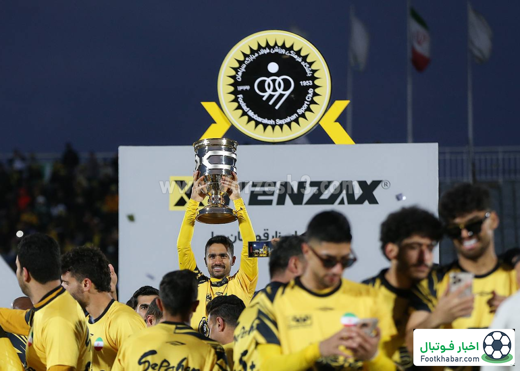 کریمی: تا یک ماه به پرسپولیس فکر نمی‌کنیم