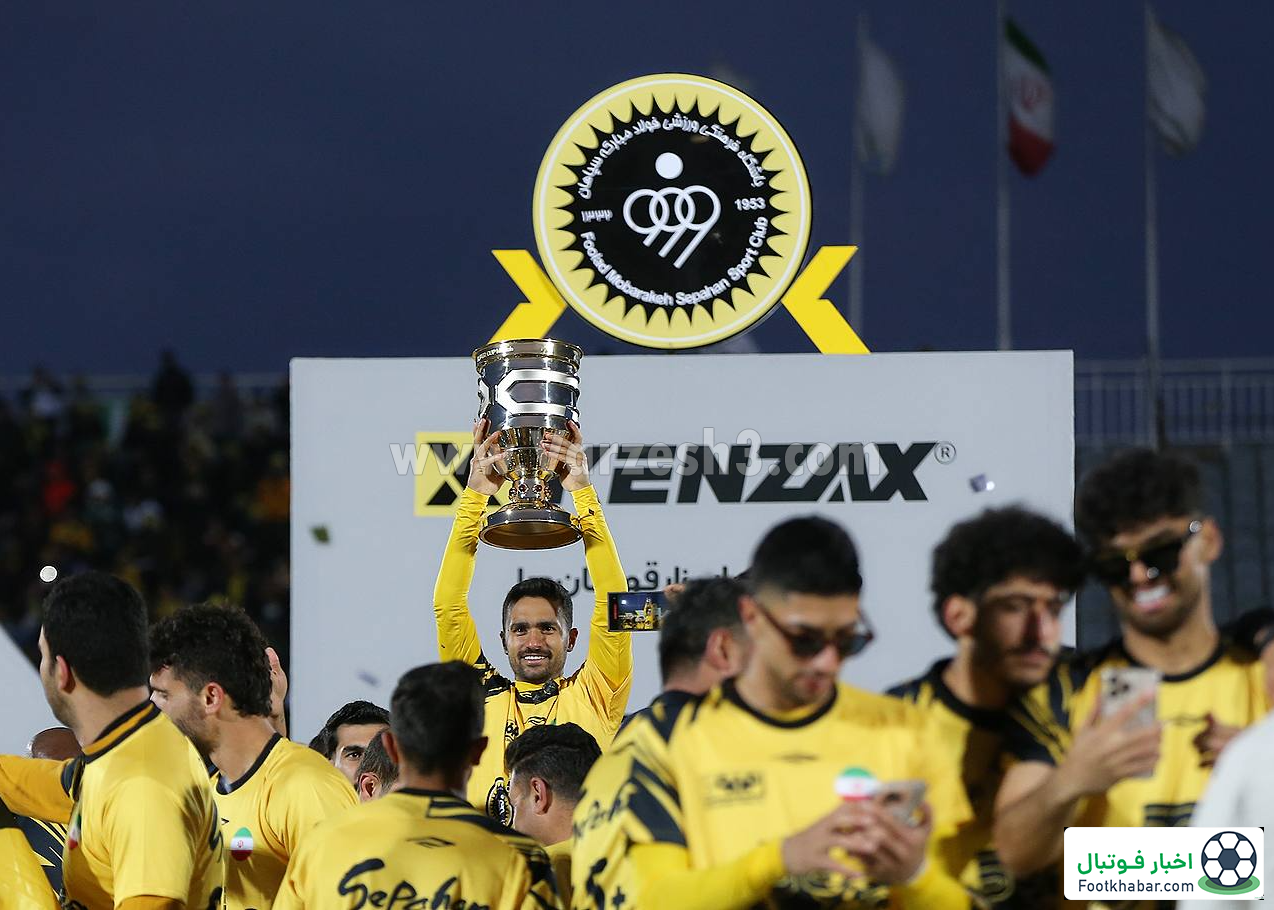 کریمی: تا یک ماه به پرسپولیس فکر نمیکنیم