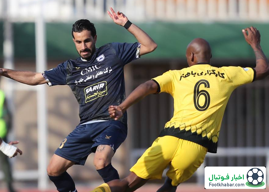 صحنه مشکوک به پنالتی در بازی سپاهان (عکس)