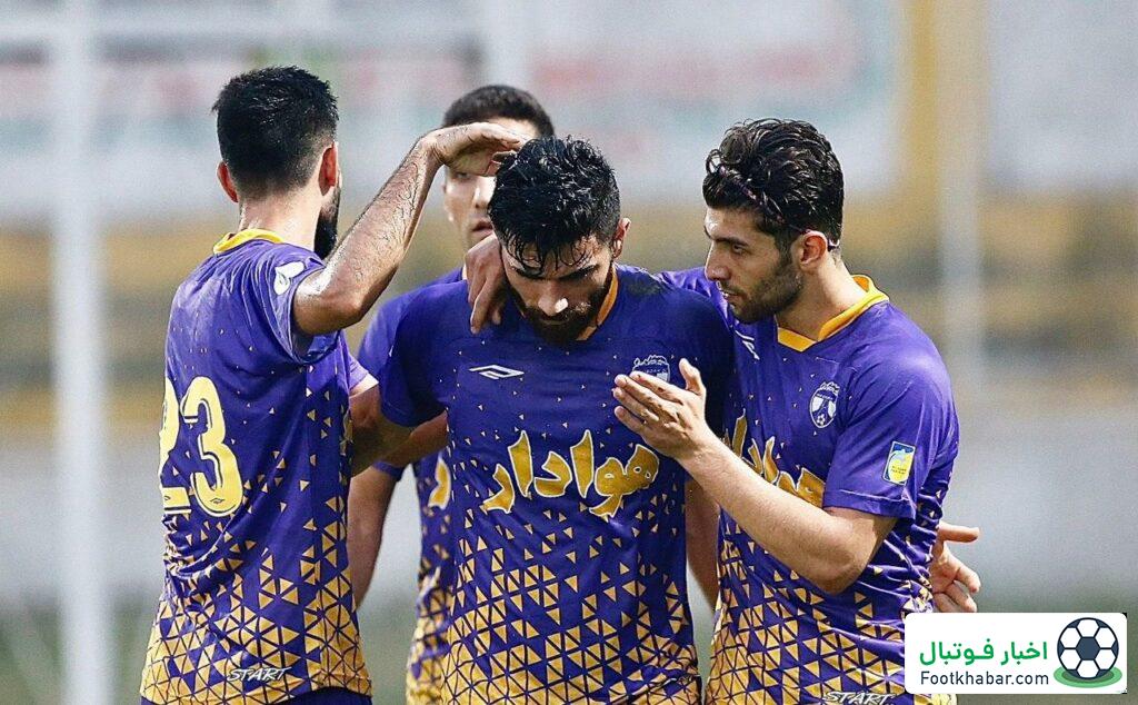 واکنش کنایه‌آمیز هواداران پرسپولیس در فولاد آره‌نا