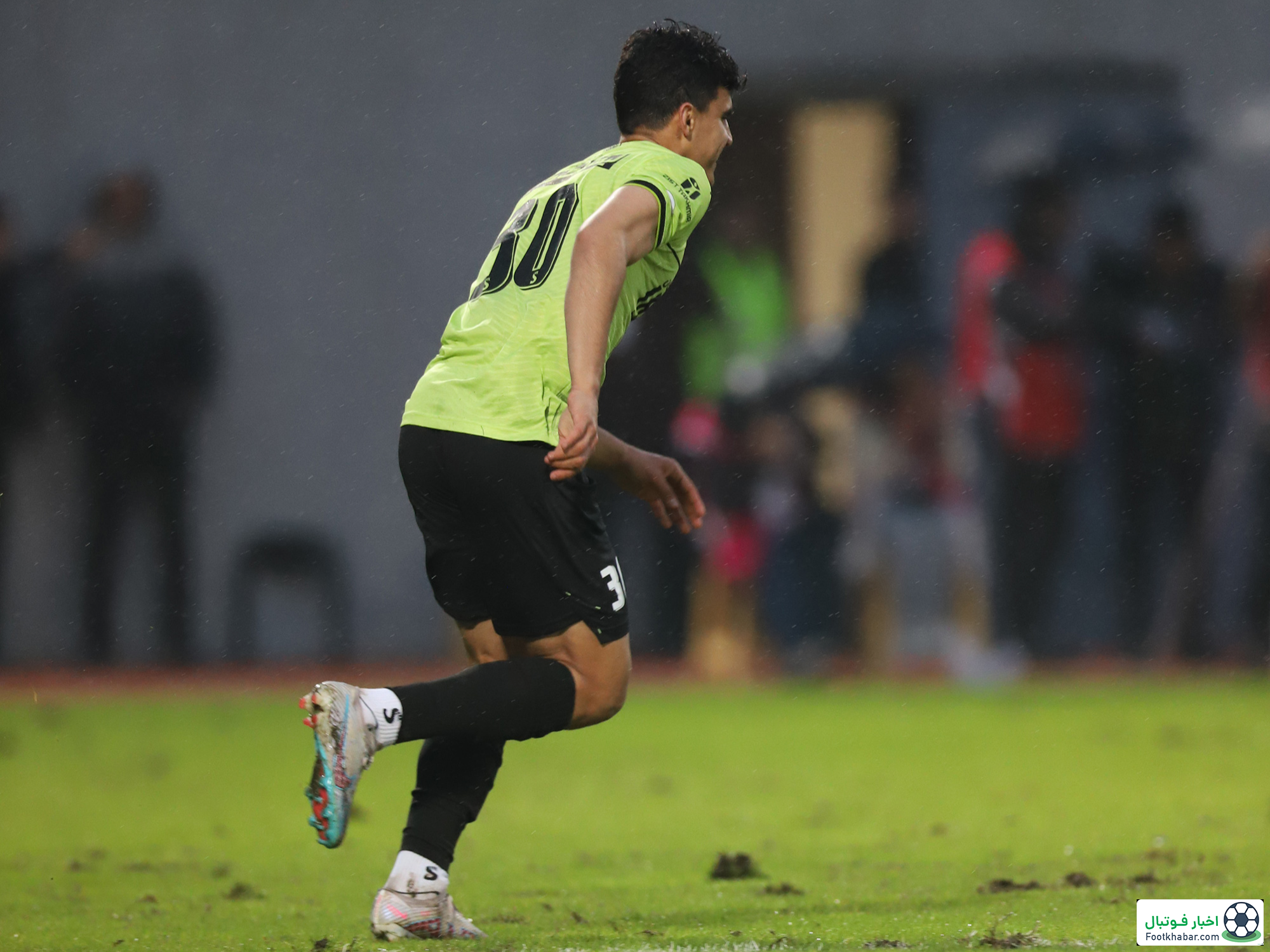 دهمین جوان هم در یک تیم بازی کرد! (عکس)