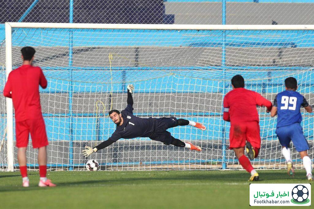 مدافع سابق استقلال، فرزندش را رها نمی‌کند (عکس)