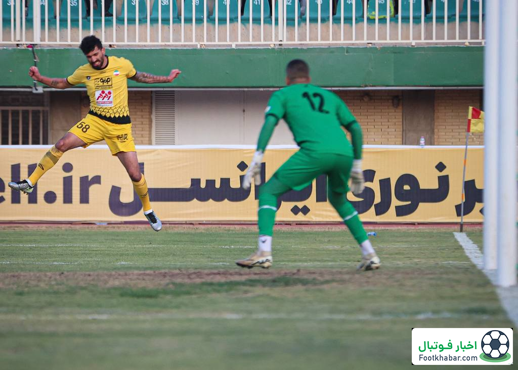 ضربهسر دانشگر دقیقتر از بغلپای فنی! (ویدیو)