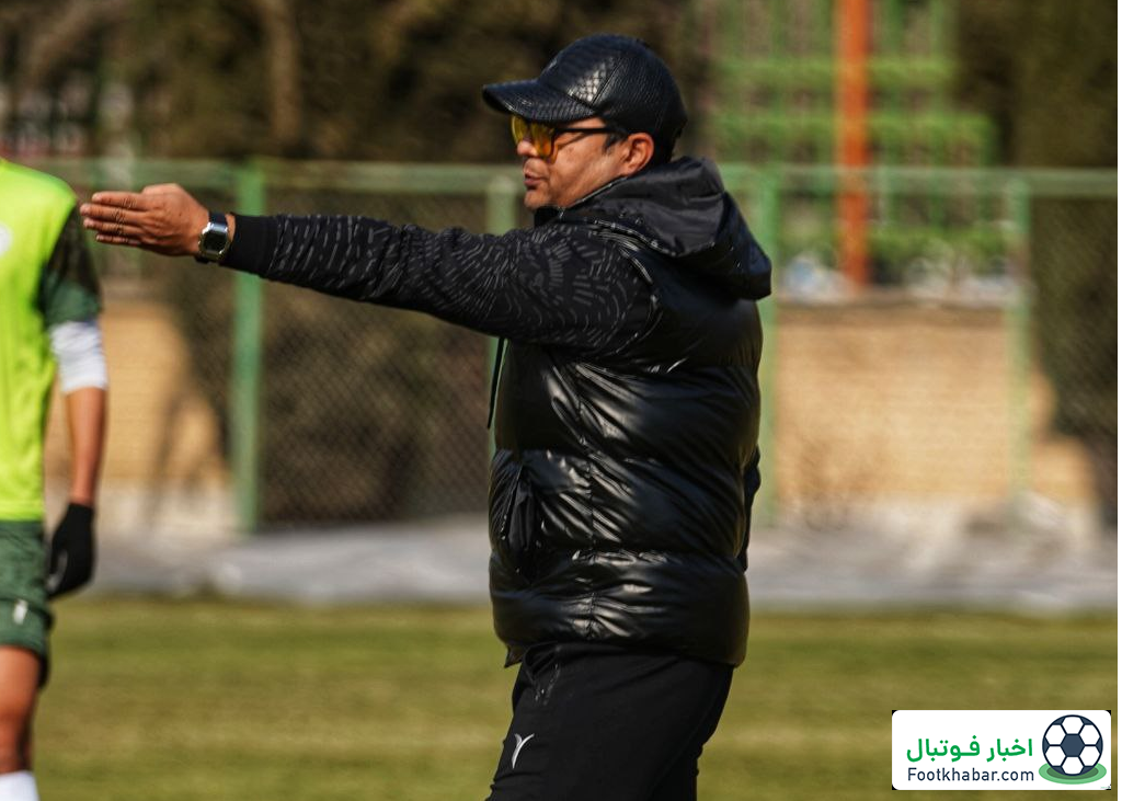 ربیعی با هوادار از گل‌گهر عبور می‌کند