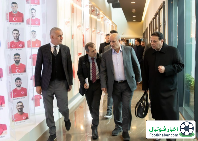 تاج و فدراسیونی که باید بسازد! (عکس)