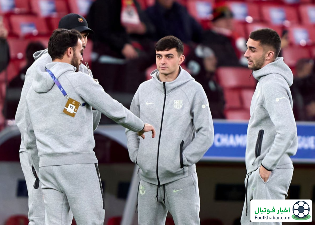 دست‌ها برای کمک به فلیک بالا رفت