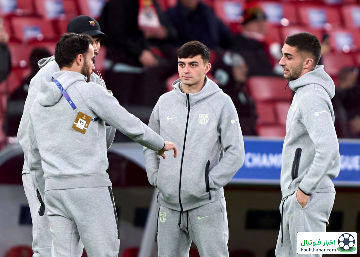 دست‌ها برای کمک به فلیک بالا رفت