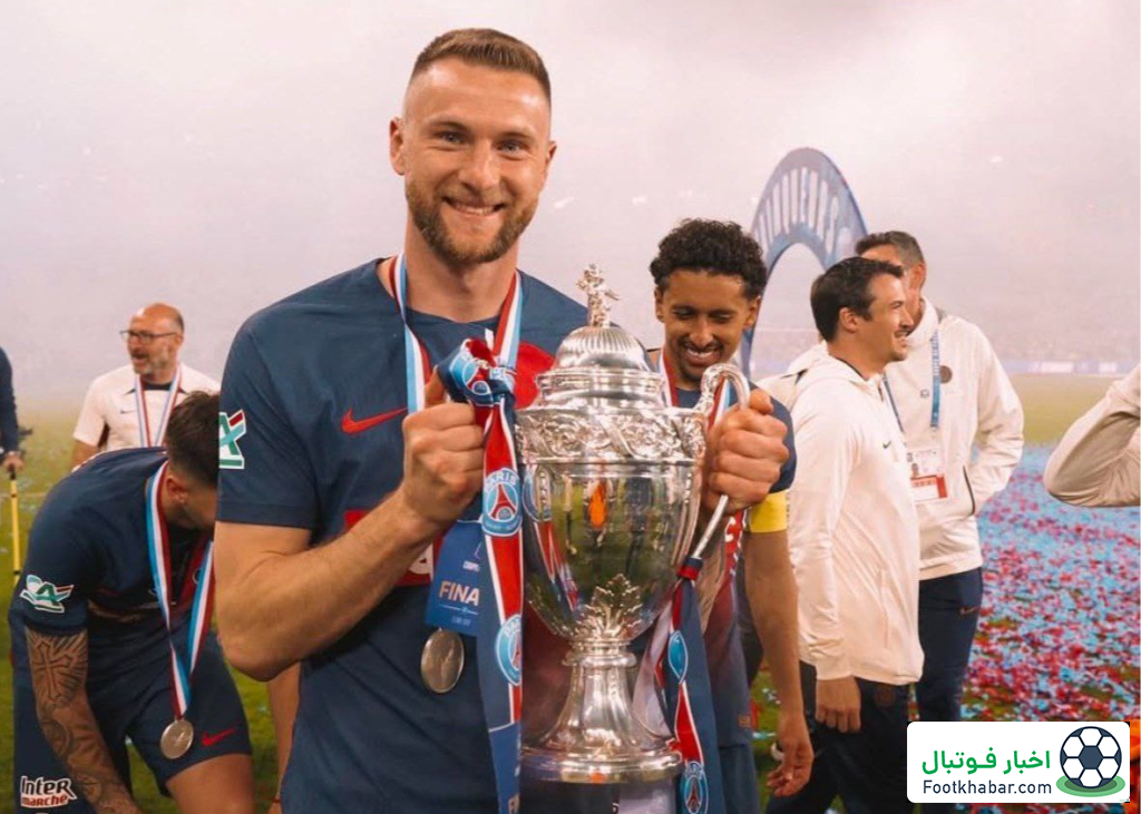 معرفی خرید جدید مورینیو‌ در هواپیما! (عکس)