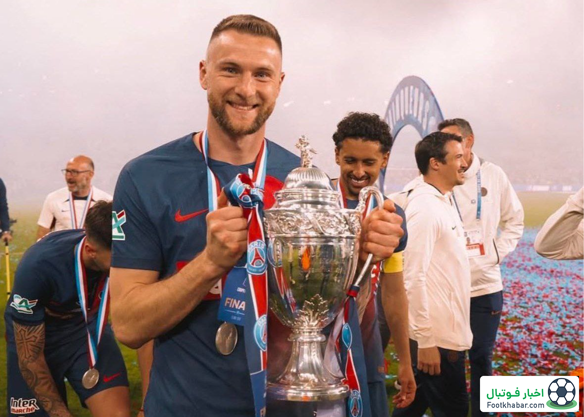 معرفی خرید جدید مورینیو‌ در هواپیما! (عکس)