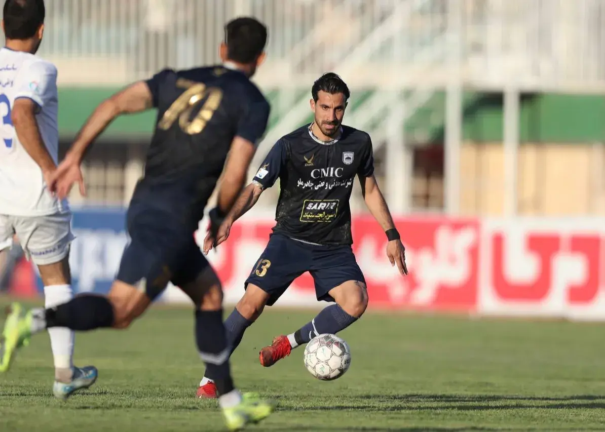 تیرک دروازه، پاس گل ستاره چادرملو را سوزاند