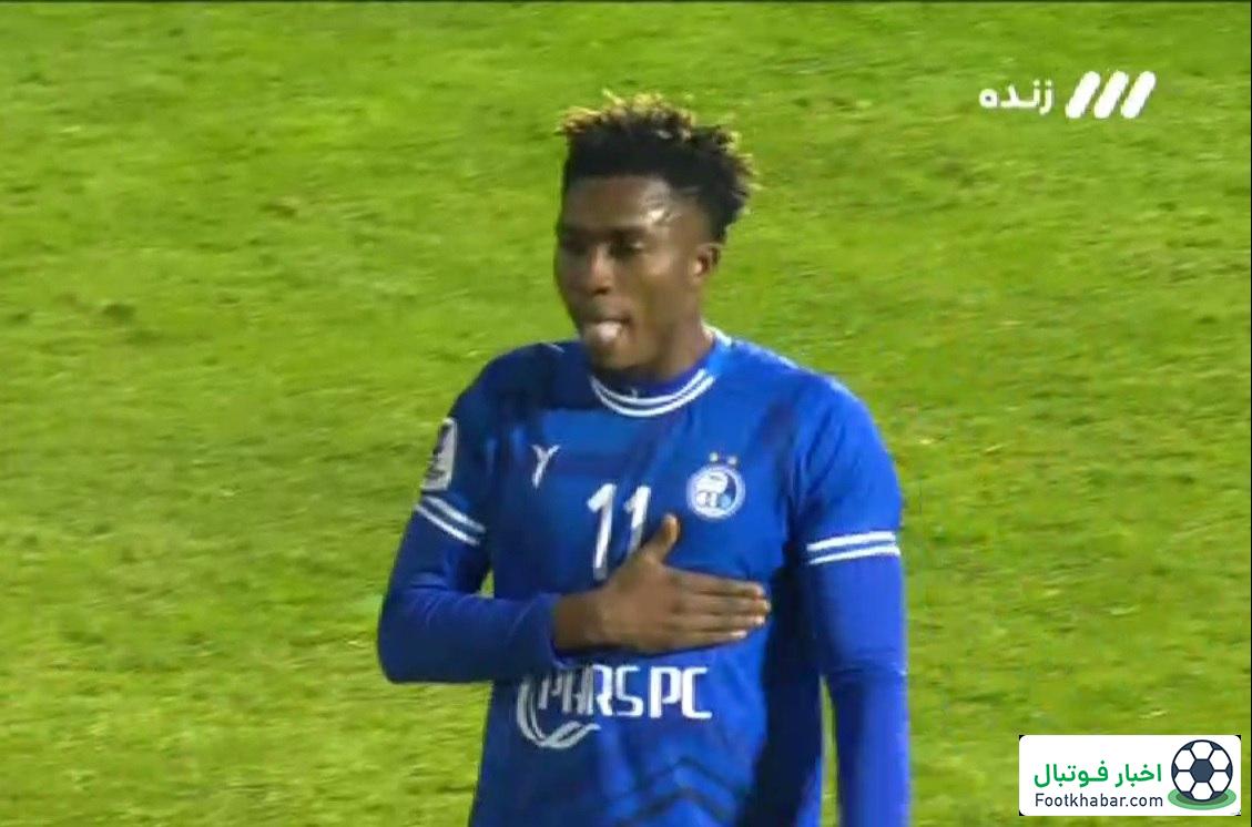 گلزن استقلال با درد از زمین بیرون رفت!(عکس)