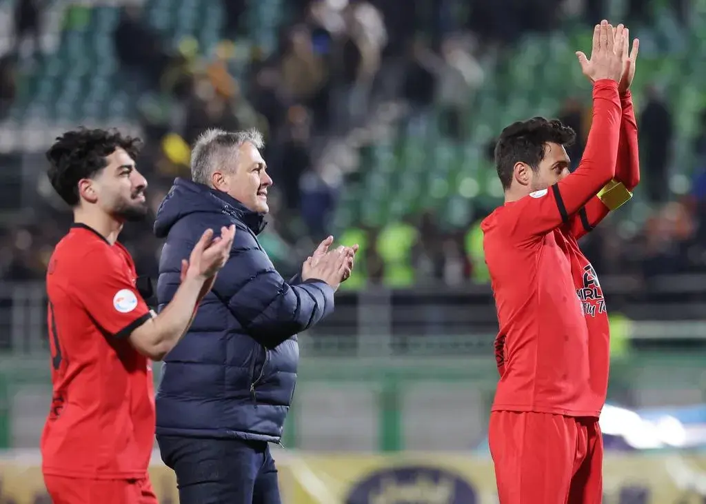 شجاع – اسکوچیچ، تراکتور سند رو کرد