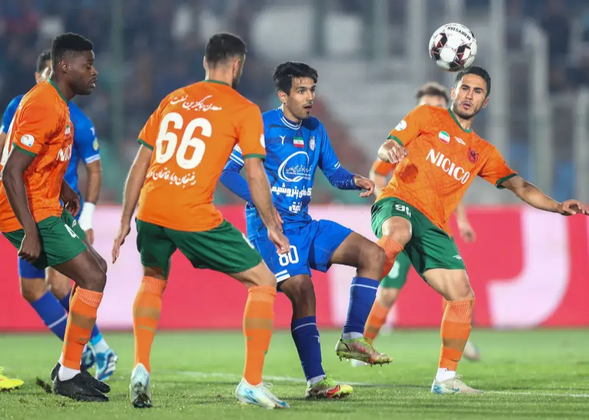 گزارش زنده: مس رفسنجان 0 – استقلال 0