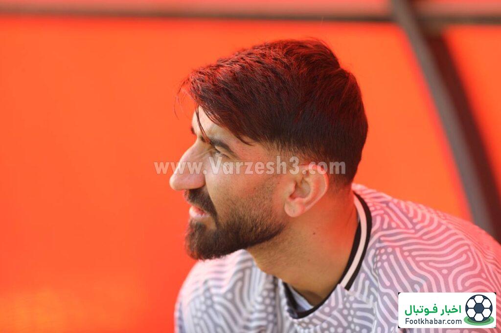 بیرانوند صدر را نشان می‌دهد (عکس)