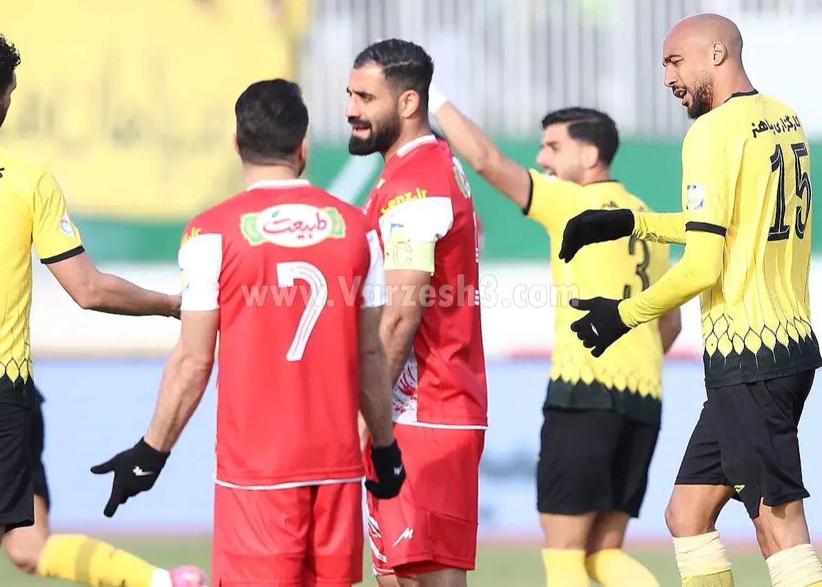 گزارش زنده: سپاهان 0 – پرسپولیس 0