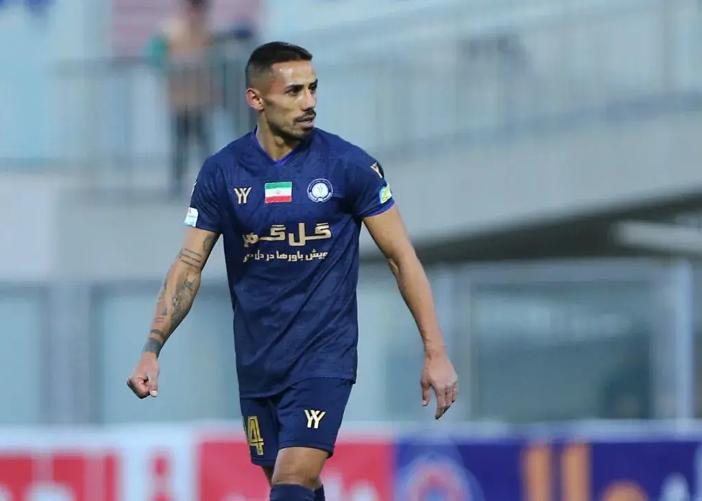 توافق مدافع سابق استقلال با باشگاه آینده