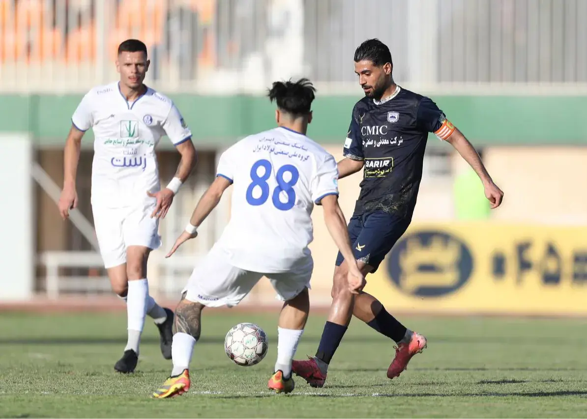 گزارش زنده: چادرملو 1 – هوادار 1