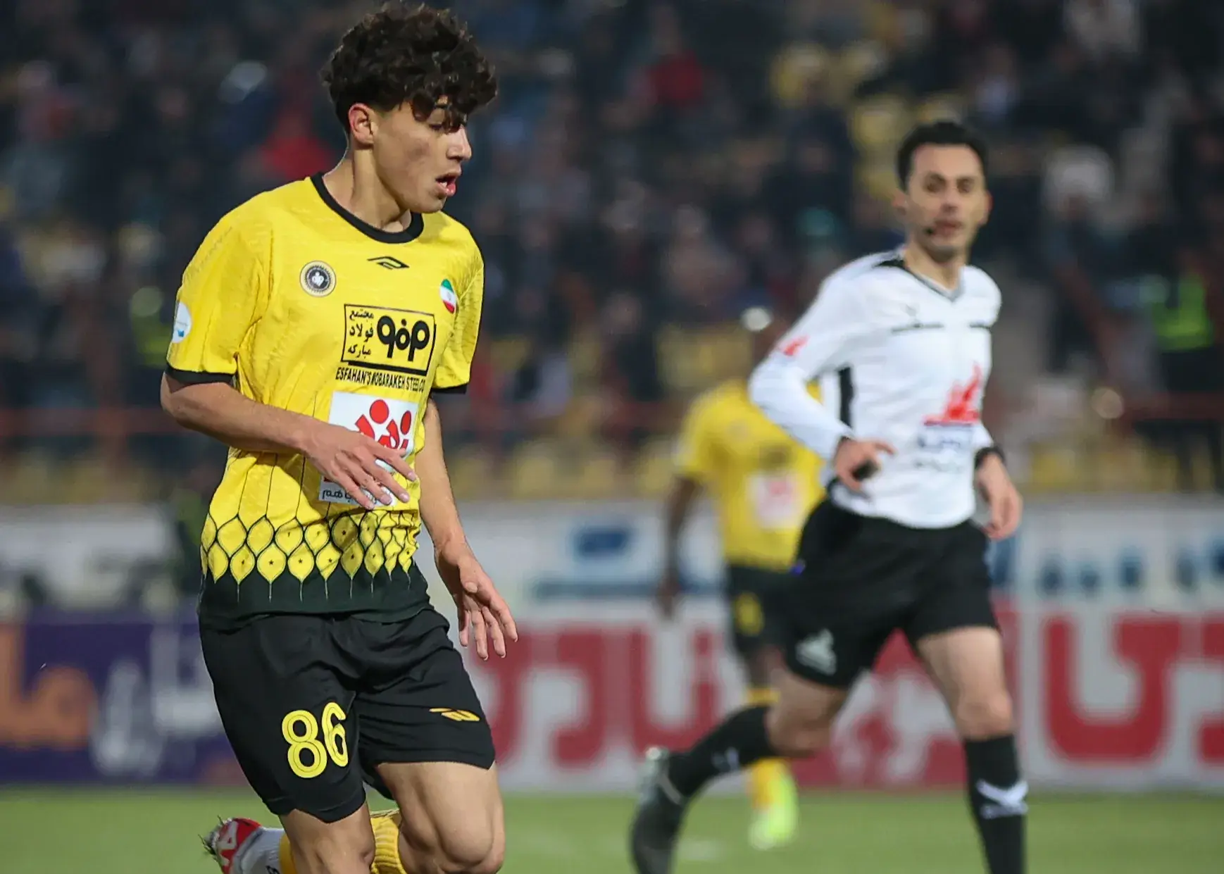 کارترون بازیکن 17 ساله را به سپاهان آورد