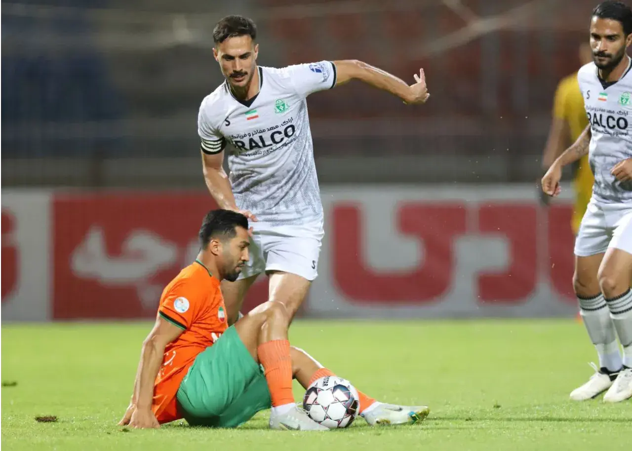 گزارش زنده: آلومینیوم 0 – مس رفسنجان 0