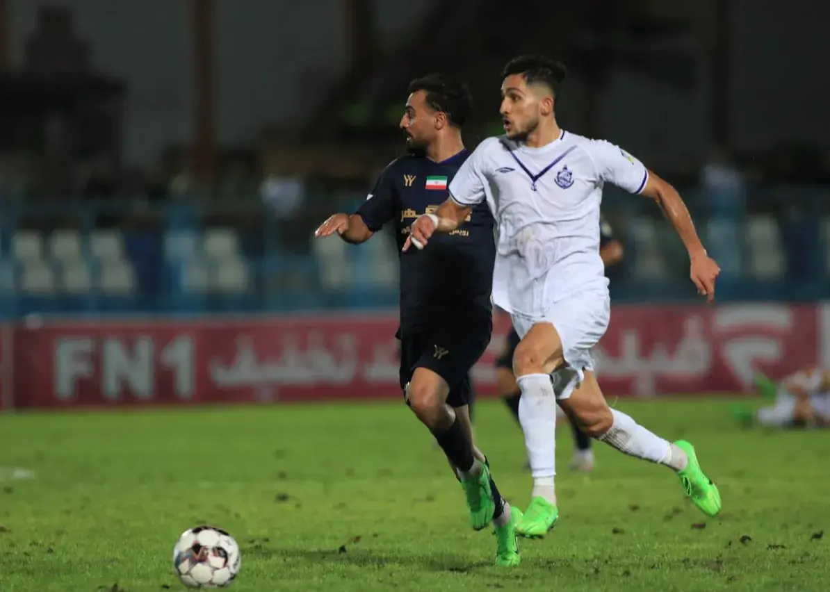 گزارش زنده: چادرملو 0 – ملوان 0