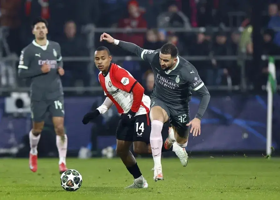 با افتخار پیراهن بکام را در میلان می‌پوشم