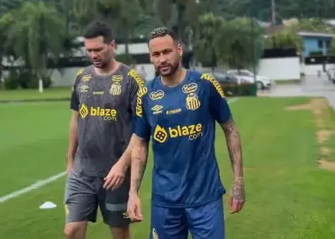 نیمار با هلی‌کوپتر در تمرینات سانتوس (عکس)