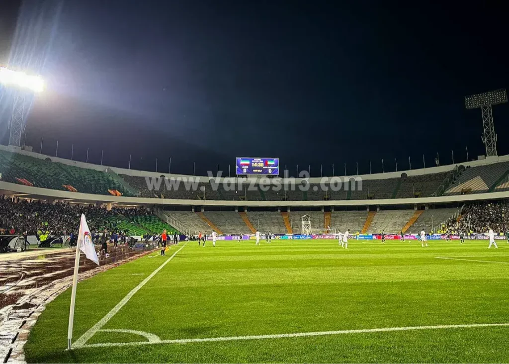 تعویض پروژکتورهای ورزشگاه آزادی