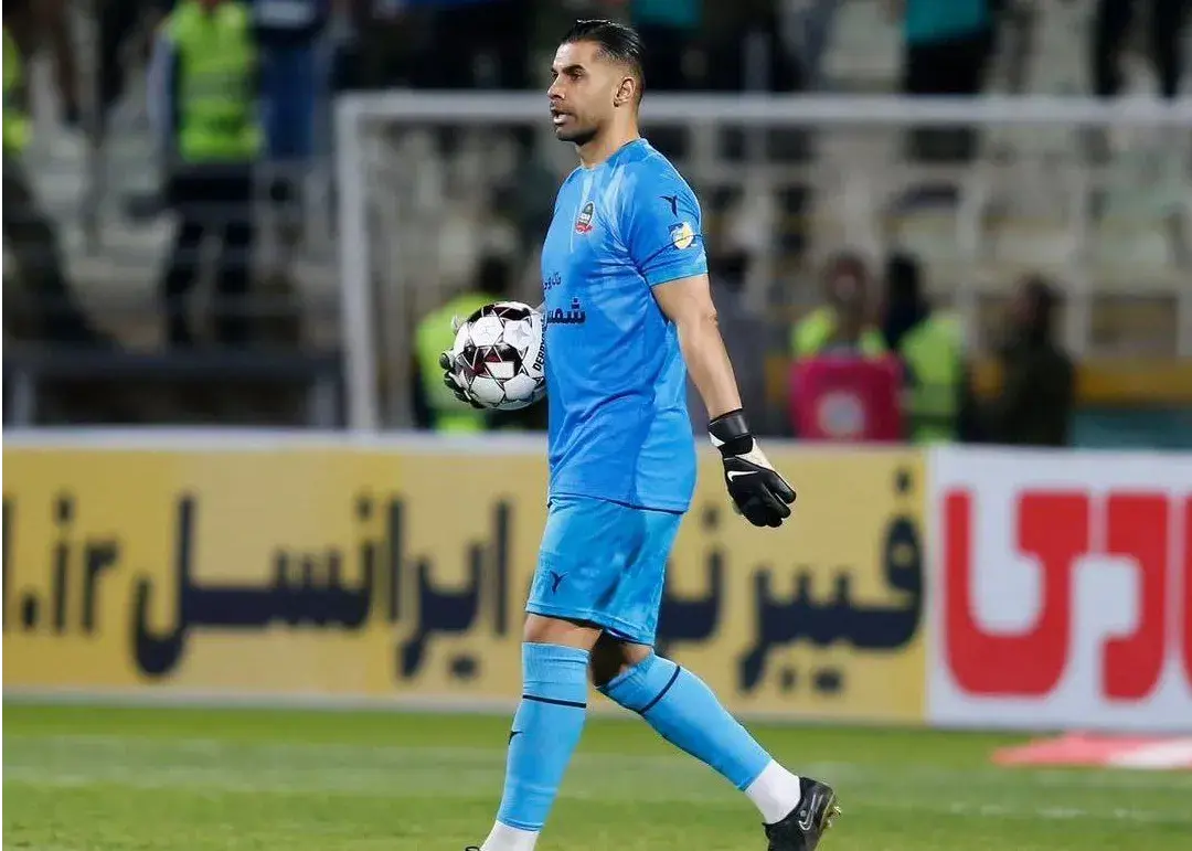 حمایت از فروزان، مقابل تماشاگران پرسپولیس