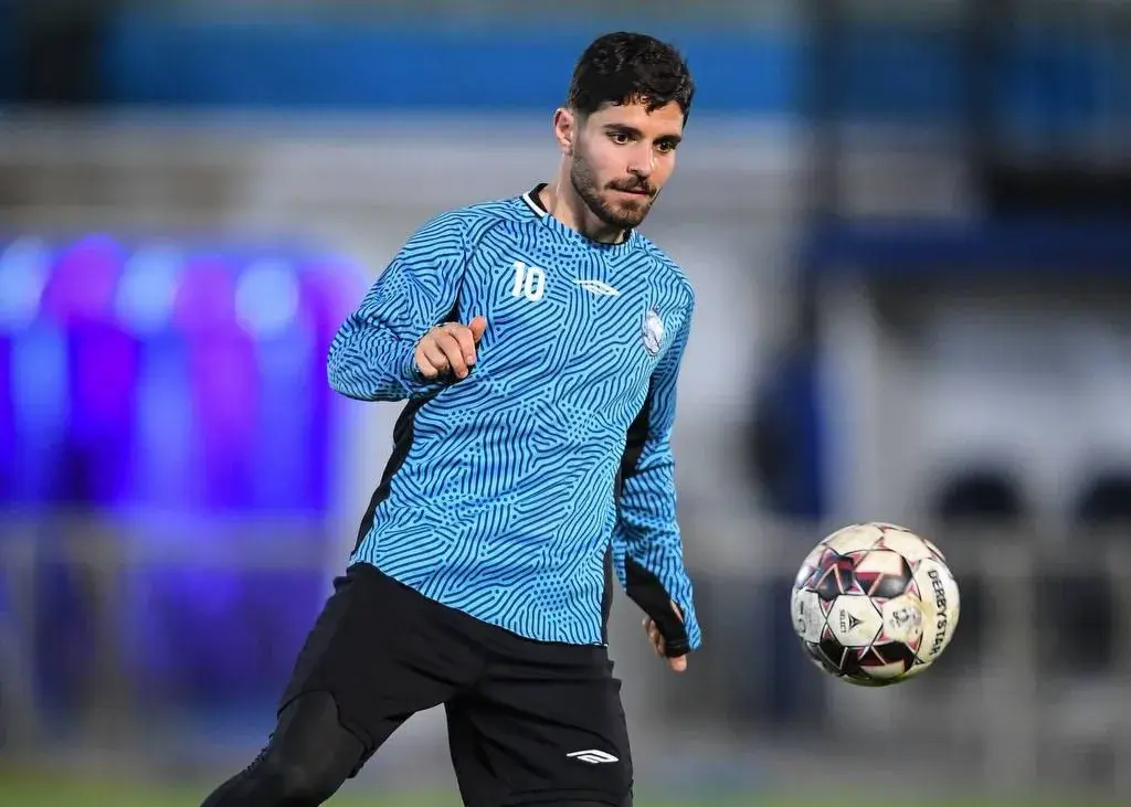 عمری آماده زدن به قلب دفاع مس