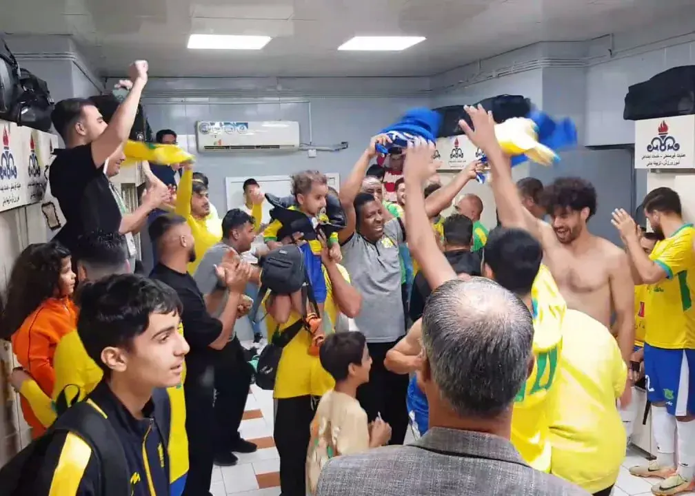 جشن بزرگ صنعت نفت در رختکن (عکس)