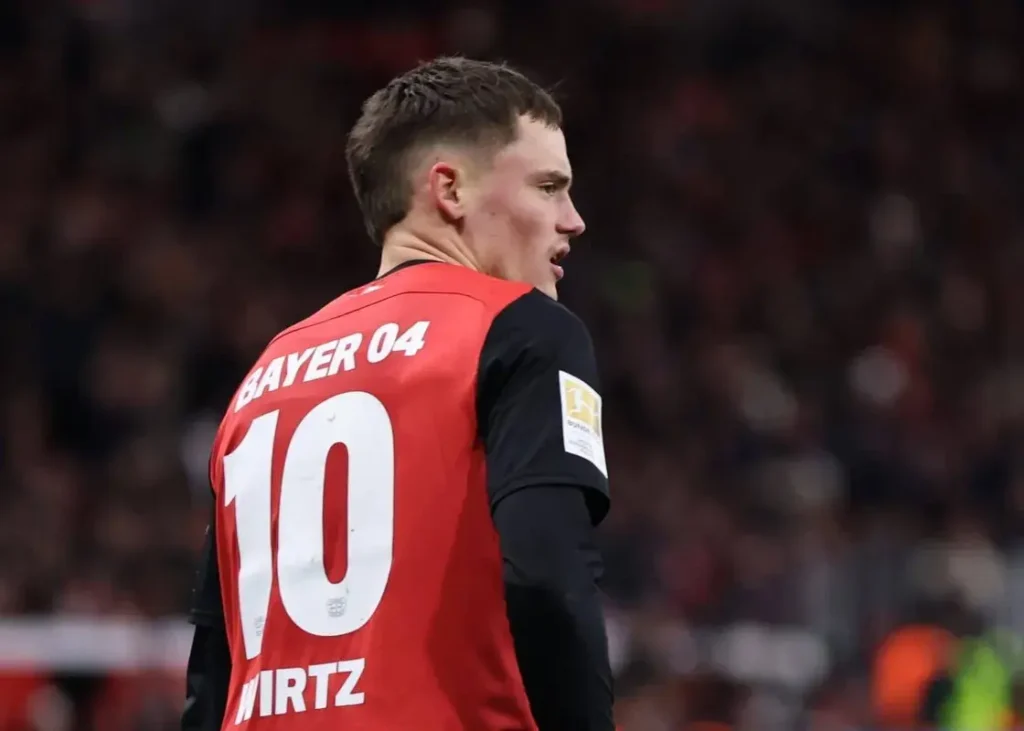 لورکوزن با چنگ و دندان ستاره‌اش را نگه می‌دارد!