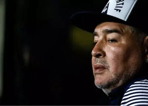 تکان‌دهنده: مارادونا اینگونه مرد!