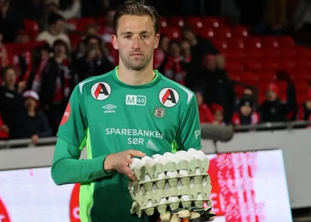 عجیب‌ترین جایزه فوتبالی قرن: 4 شانه تخم مرغ!