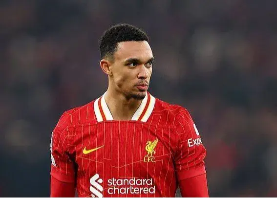 پیراهن آرنولد در آتش خشم لیورپولی‌ها! (عکس)