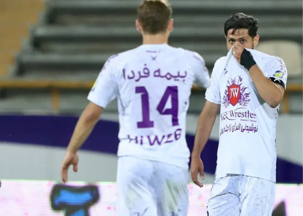 هوادار برای ناکامی استقلال یک کاپیتان به زمین فرستاد