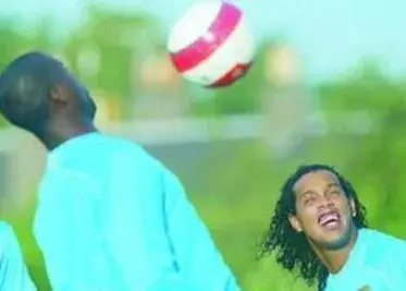 به بارسلونا که رفتم رونالدینیو تهدیدم کرد!