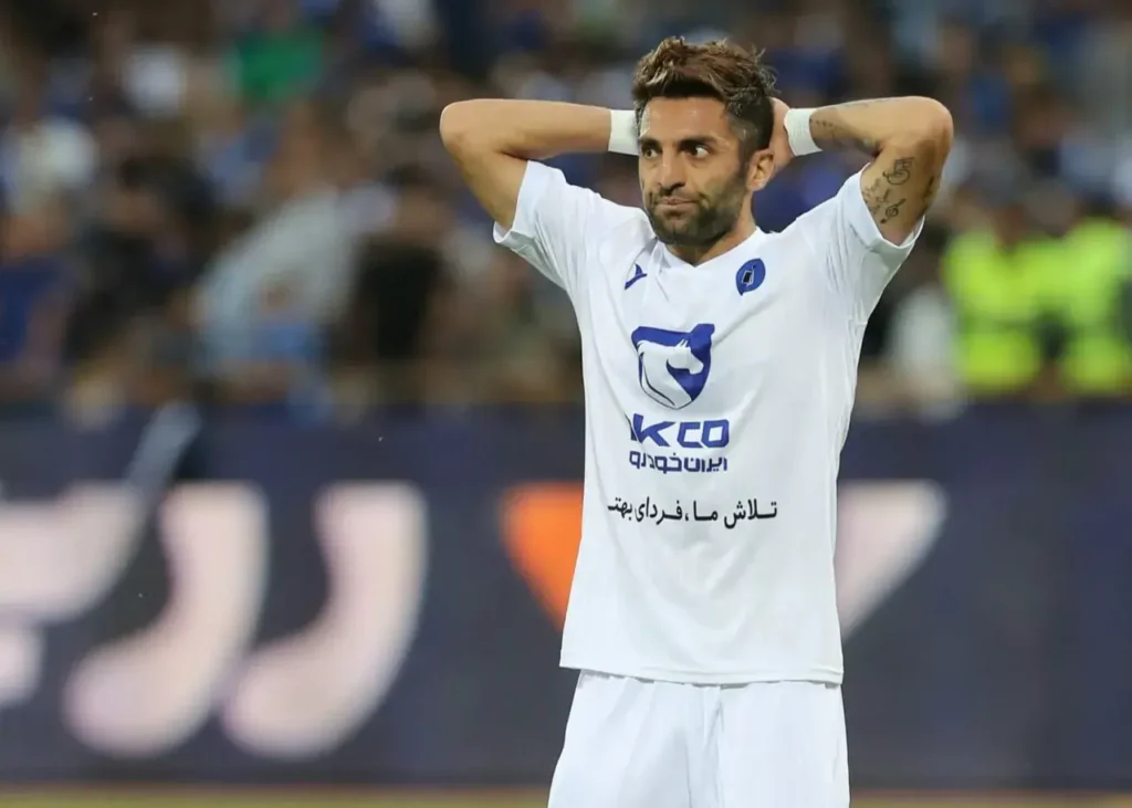 هت‌‎تریک هافبک باتجربه در بدشانسی مقابل استقلال!