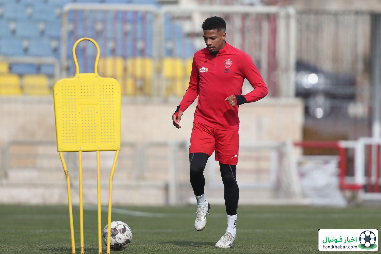 مدافع خارجی پرسپولیس ایران را ترک کرد