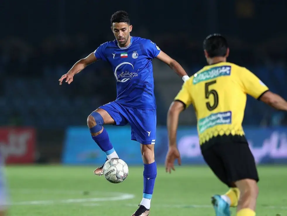 در یک چشم به هم زدن:/ رضاوند رقیب زودهنگام استقلال!