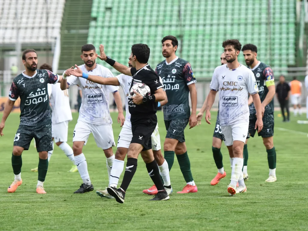 مهاجمان ذوب‌آهن، کم‌شانس و کم‌دقت علیه برد