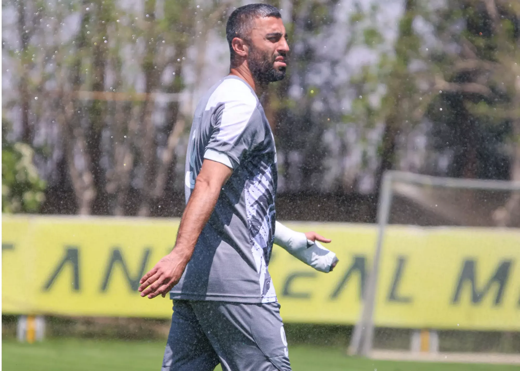 کاوه با دست آتل‌بسته در خط آتش سپاهان!