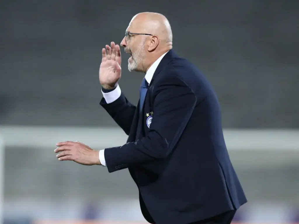 تکذیب شایعات: سرمربی استقلال تغییر نمی‌کند